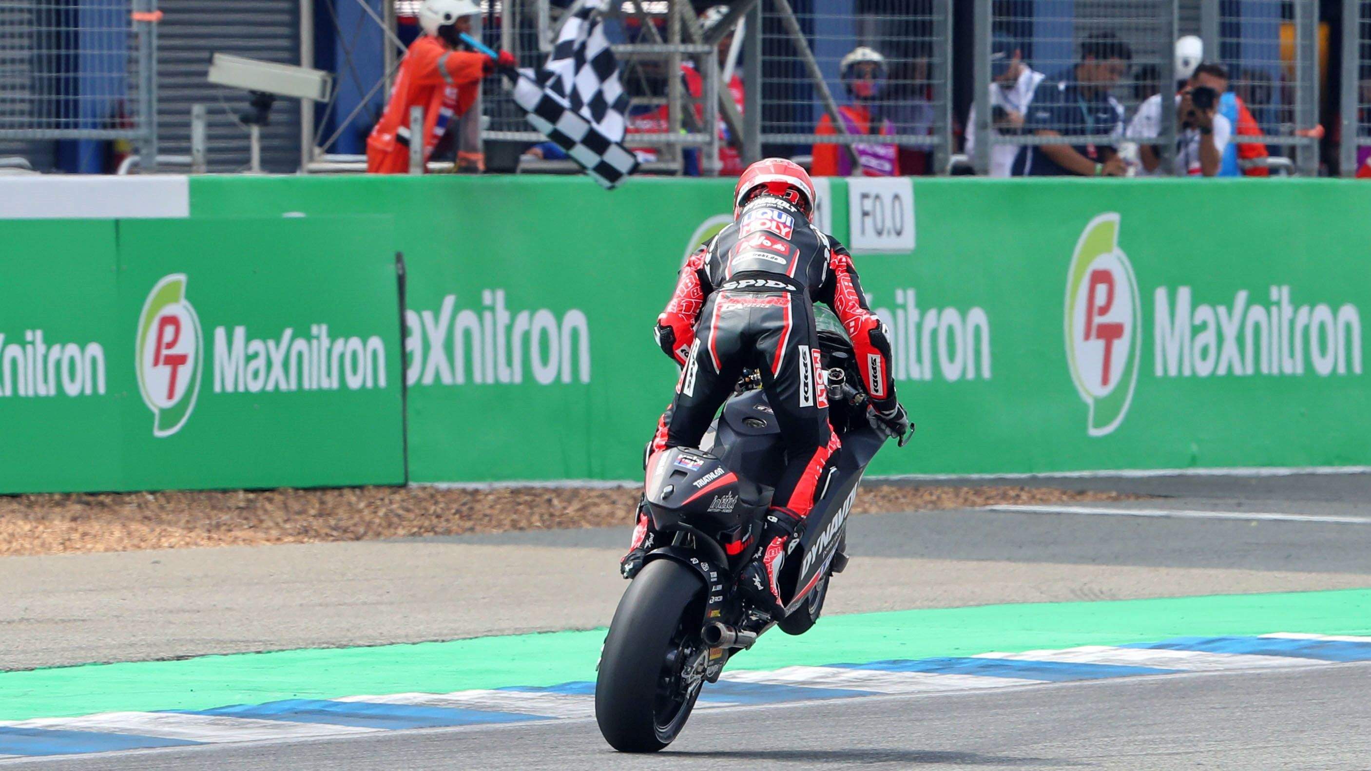 Manu González entra en meta victorioso y con estilo, Moto2 Tailandia 2025