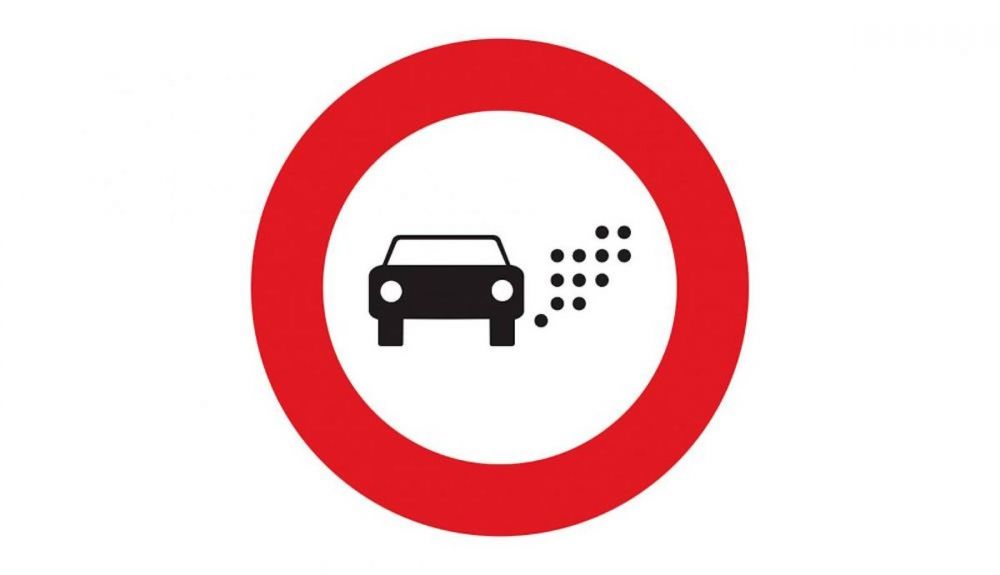 Esta es la señal R120 que regula los accesos a las Zonas de Bajas Emisiones