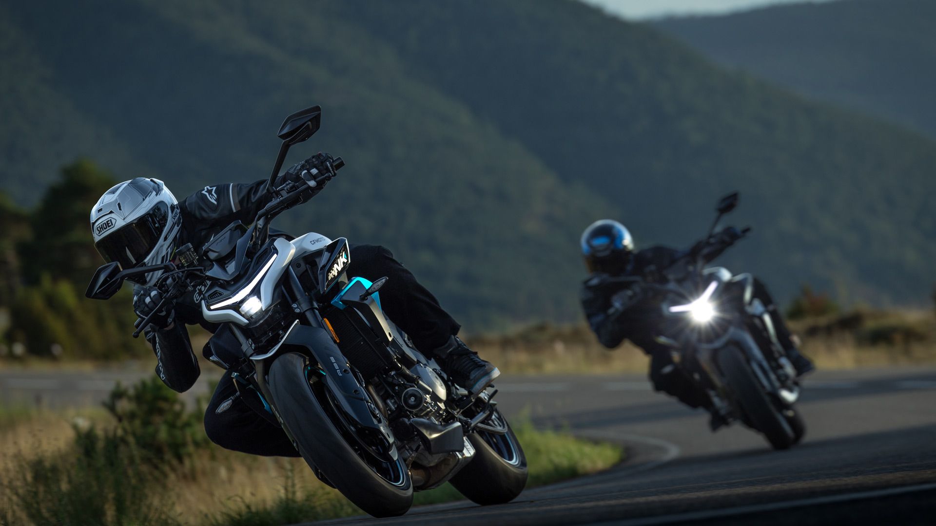CFMoto 675NK 2025 Accion Oficial (6)