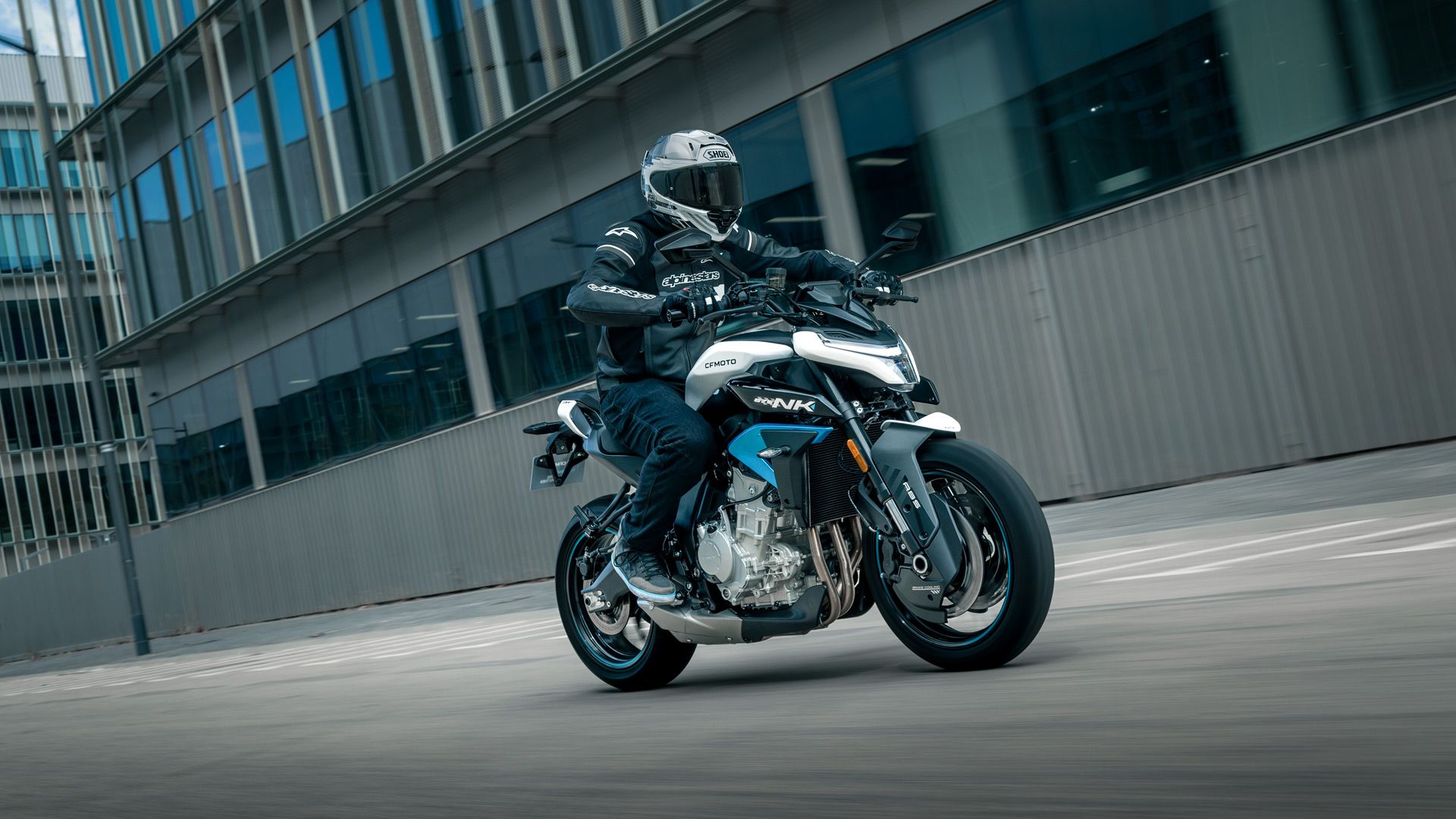 CFMoto 675NK 2025 Accion Oficial (7)