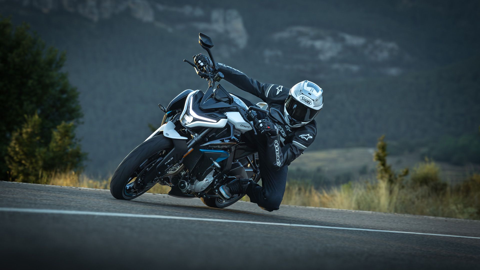 CFMoto 675NK 2025 Accion Oficial (8)
