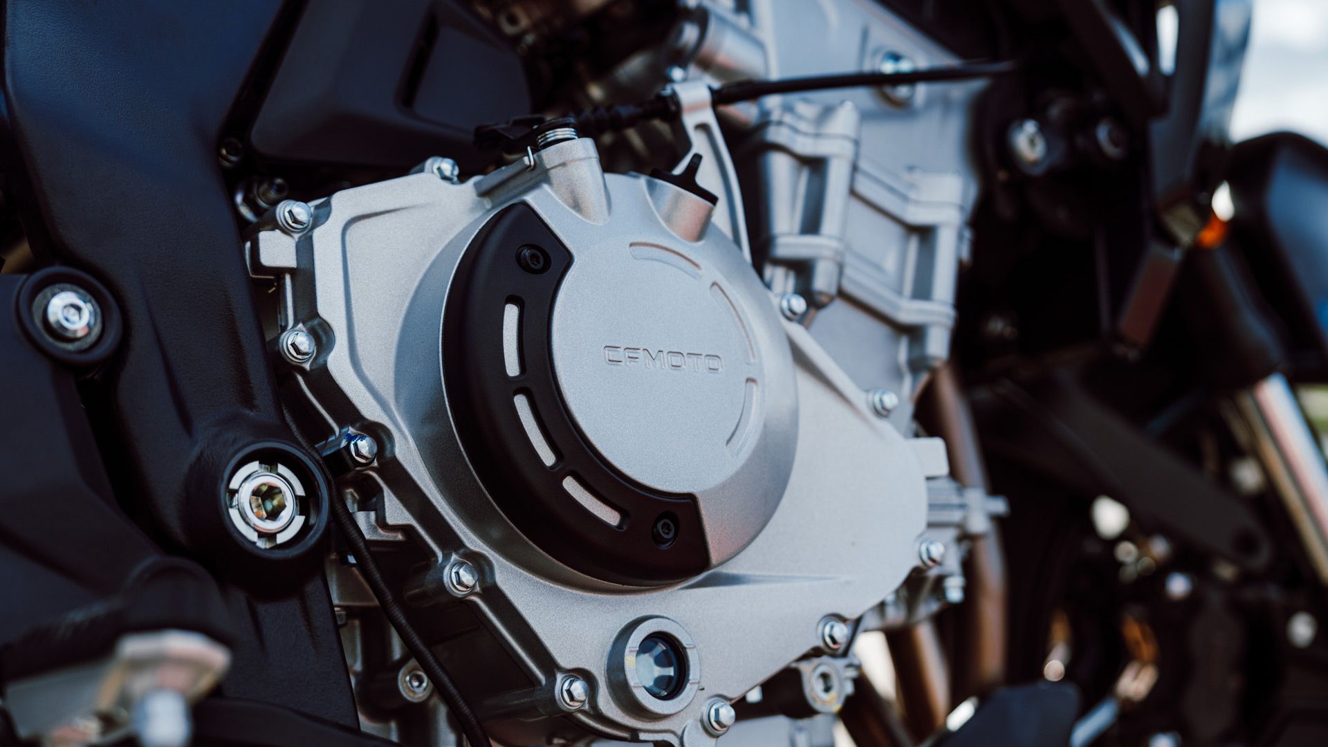 CFMoto 675NK 2025 Detalles (11)