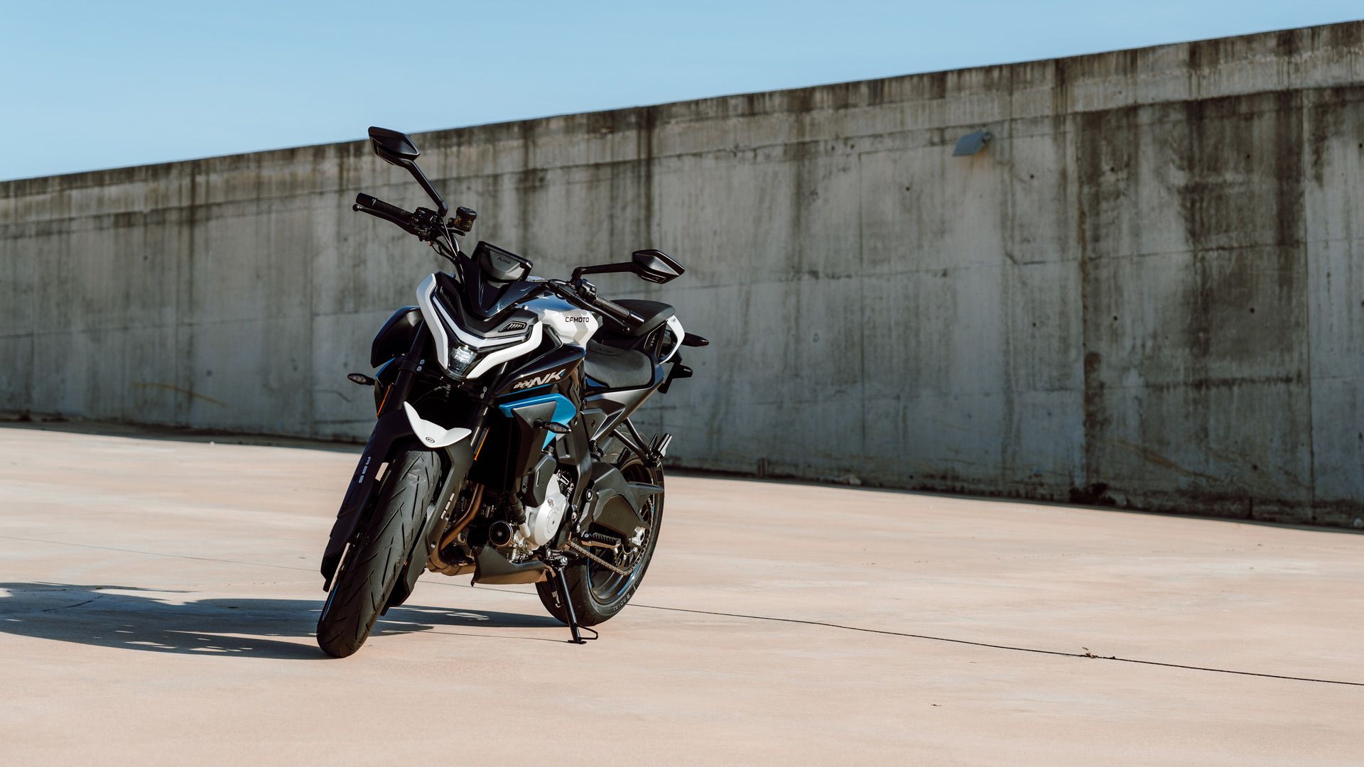 CFMoto 675NK 2025 Estatica (13)