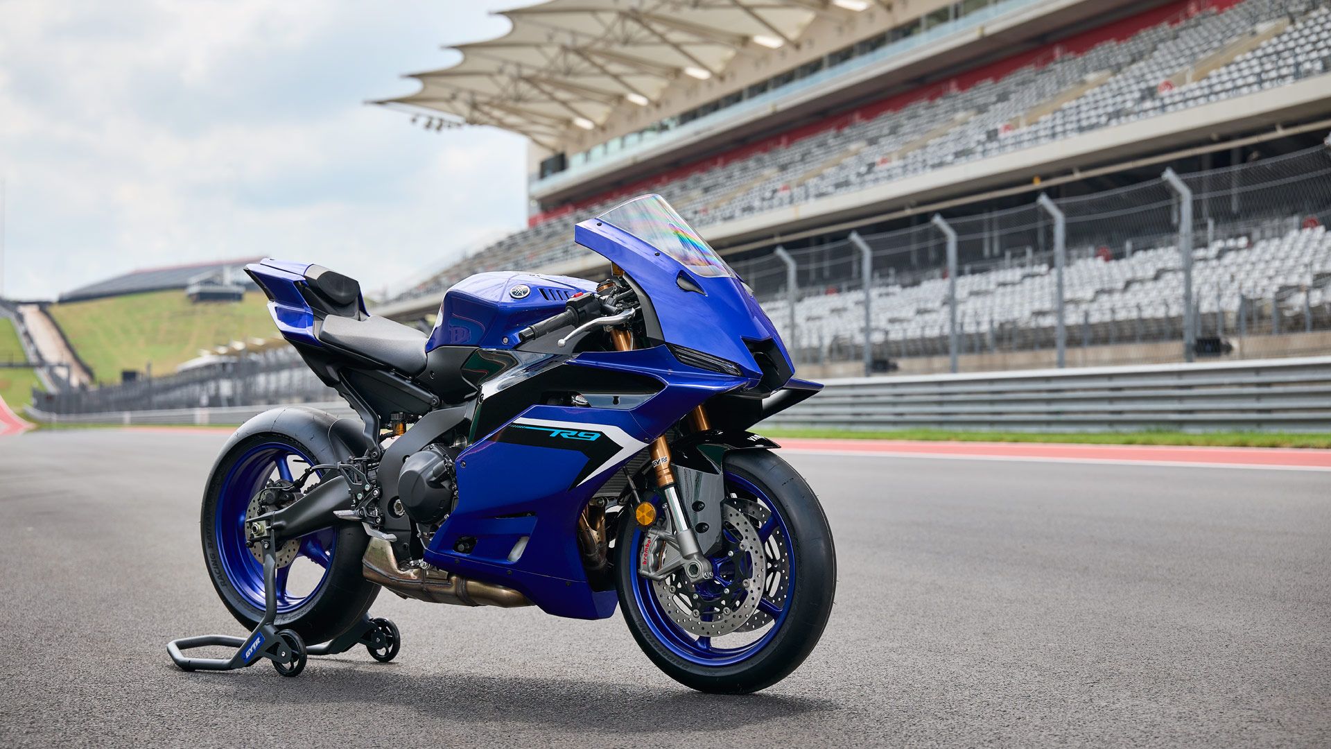 Yamaha R9 Estatica (2)