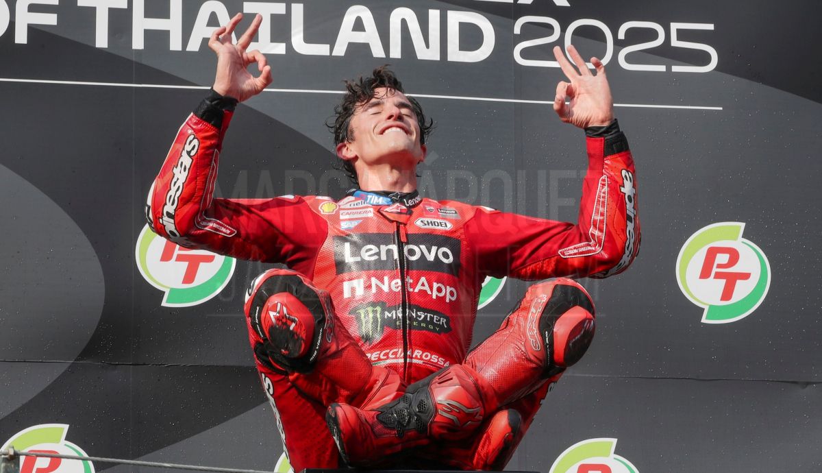 Marc Márquez en el podio del GP de Tailandia de MotoGP 2025 Marc Márquez en el podio del GP de Tailandia de MotoGP 2025