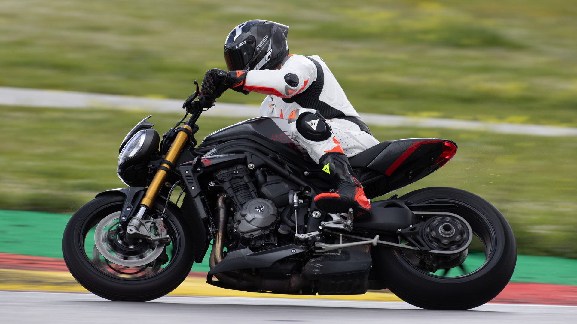 Triumph Speed Triple 1200 RS 2025 Accion Circuito Portimao (10)