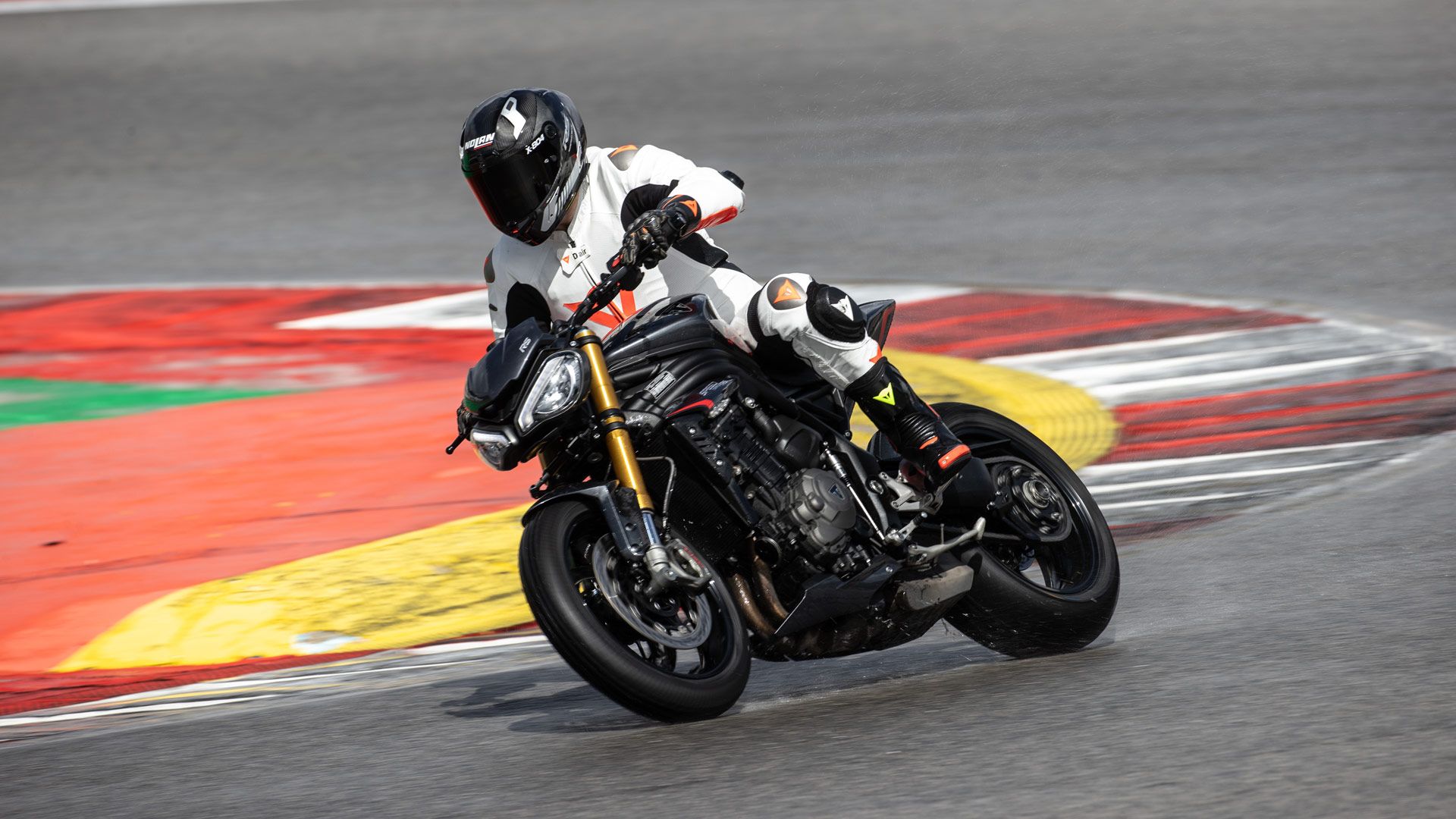 Triumph Speed Triple 1200 RS 2025 Accion Circuito Portimao (11)