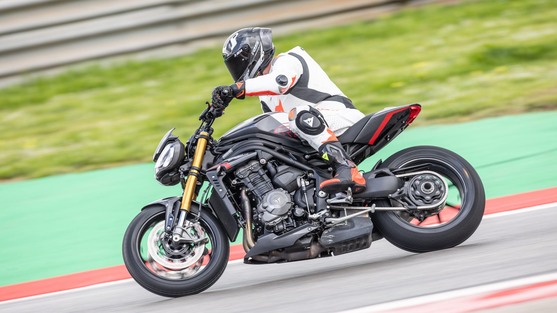 Triumph Speed Triple 1200 RS 2025 Accion Circuito Portimao (28)