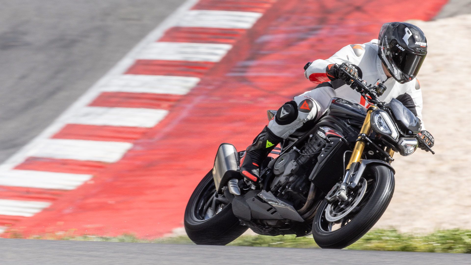 Triumph Speed Triple 1200 RS 2025 Accion Circuito Portimao (30)
