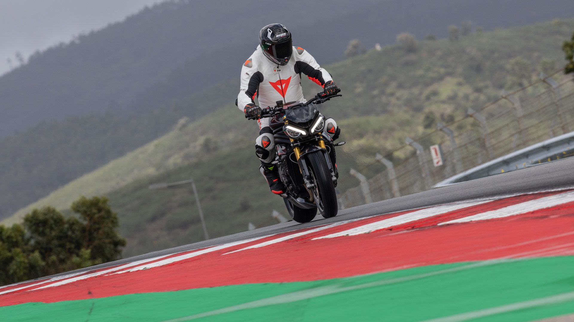 Triumph Speed Triple 1200 RS 2025 Accion Circuito Portimao (37)