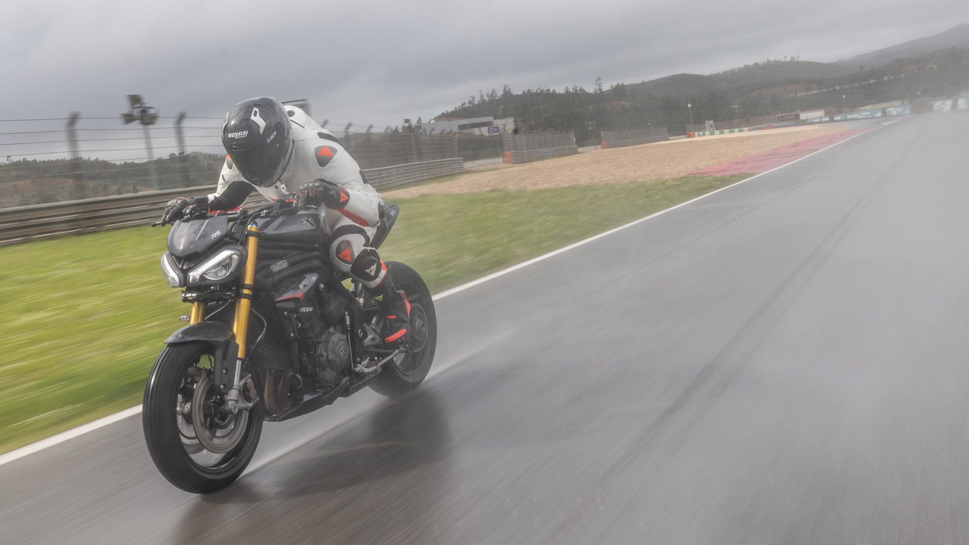 Triumph Speed Triple 1200 RS 2025 Accion Circuito Portimao (49)