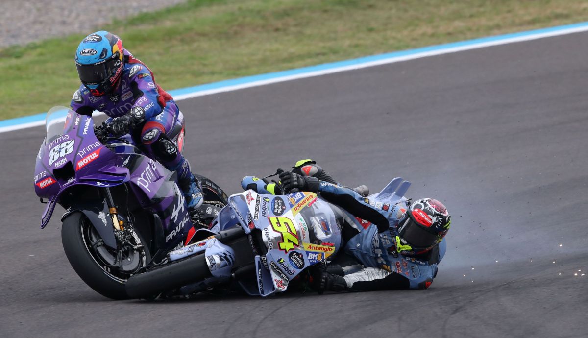 Fermín Aldeguer cae y se lleva puesto a Miguel Oliveira, MotoGP Argentina 2025