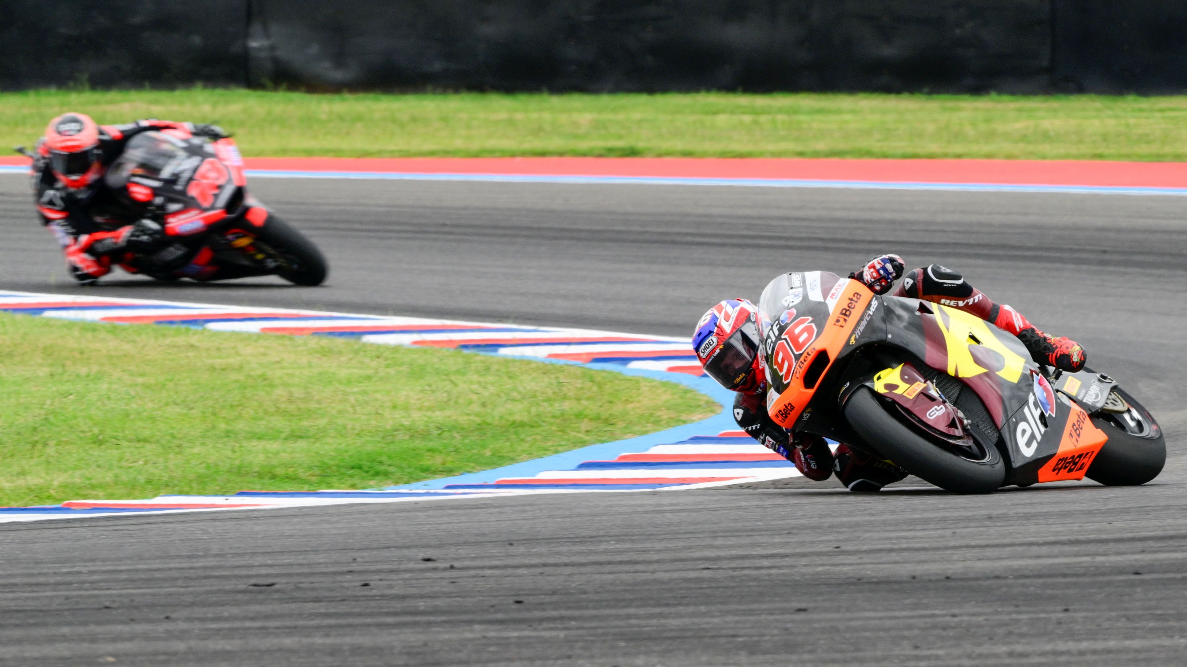 Jake Dixon se escapa de Manu González, Moto2 Argentina 2025