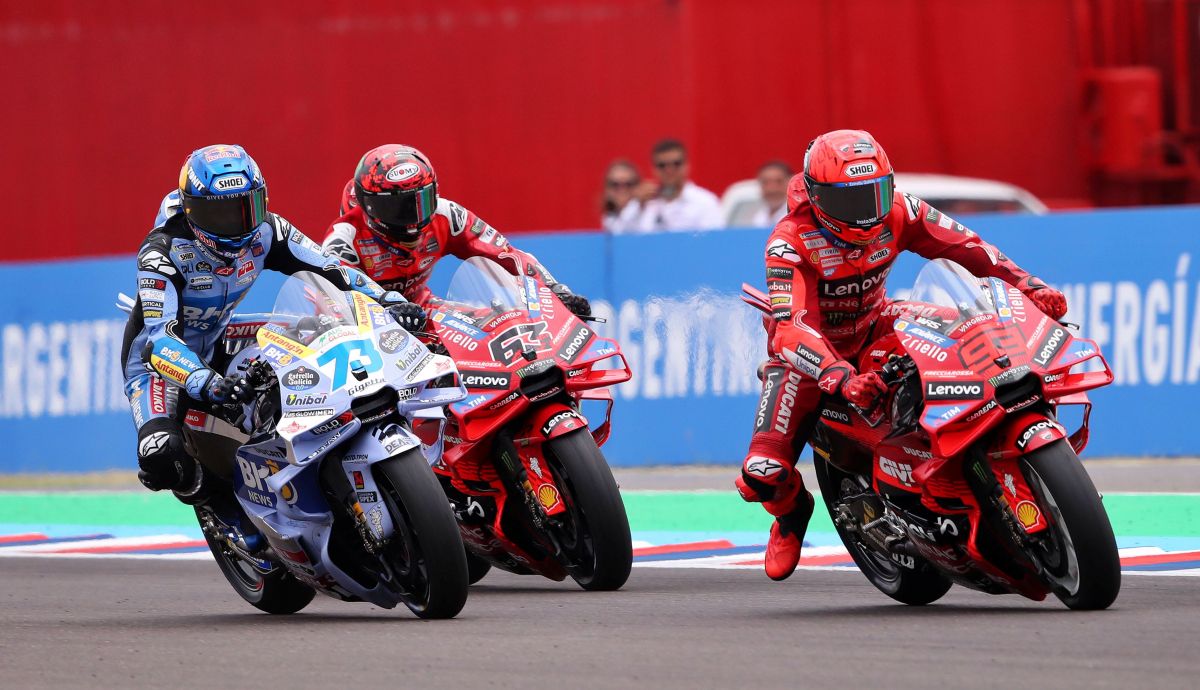Marc Márquez frena ante Álex Márquez y Pecco Bagnaia, MotoGP Argentina 2025 Marc Márquez frena ante Álex Márquez y Pecco Bagnaia, MotoGP Argentina 2025
