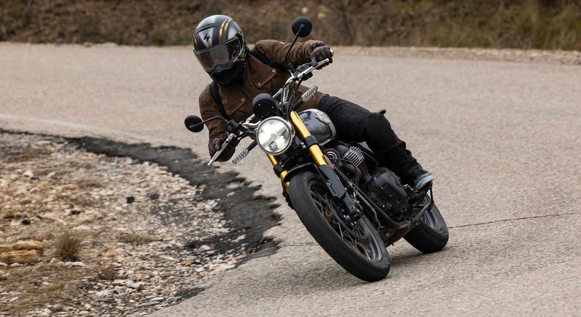 Royal Enfield Bear 650 Golden Shadow