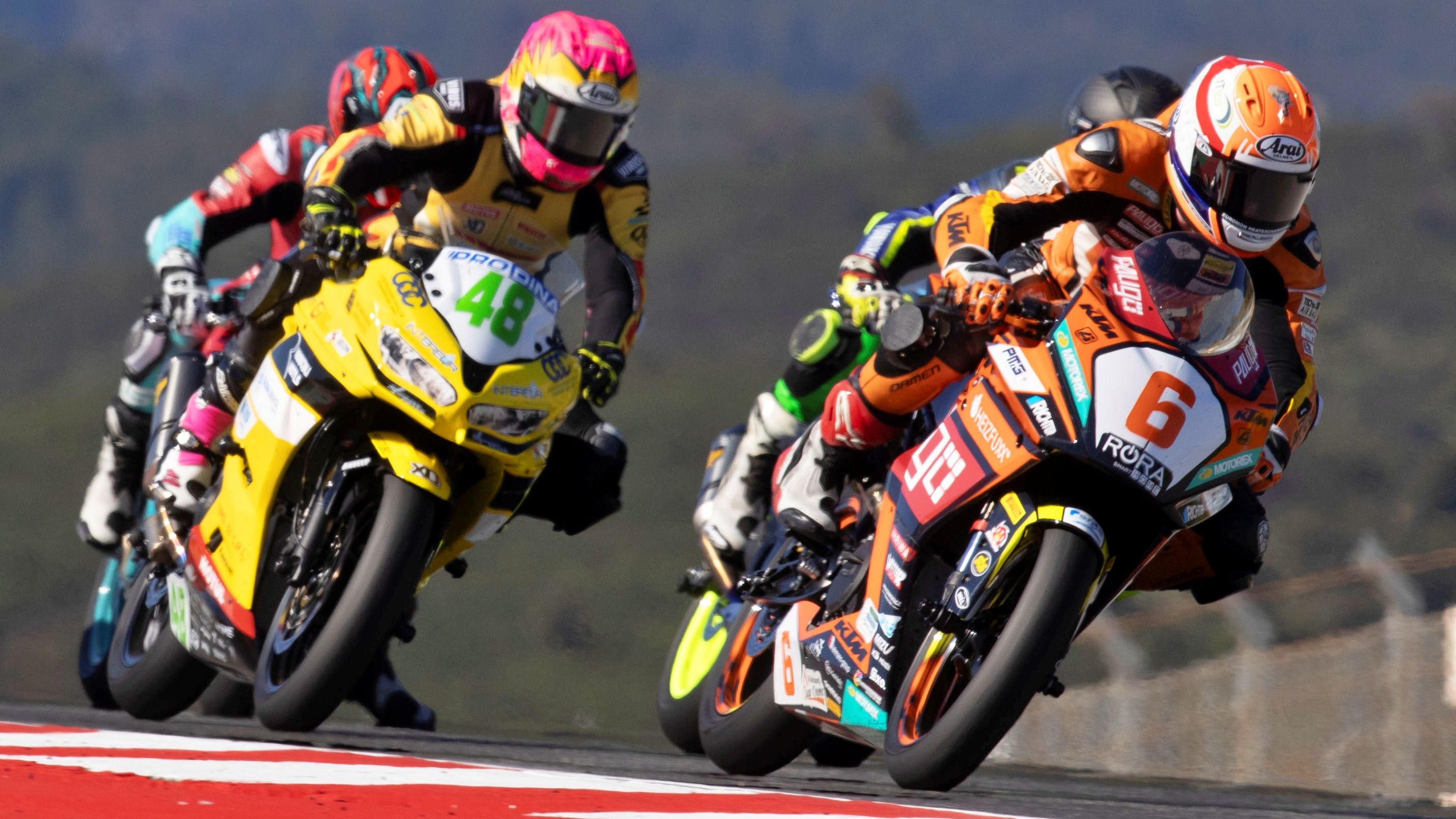 Jeffrey Buis se ha impuesto en la primera carrera de SSP300 2025 en Portimao ante Julio García