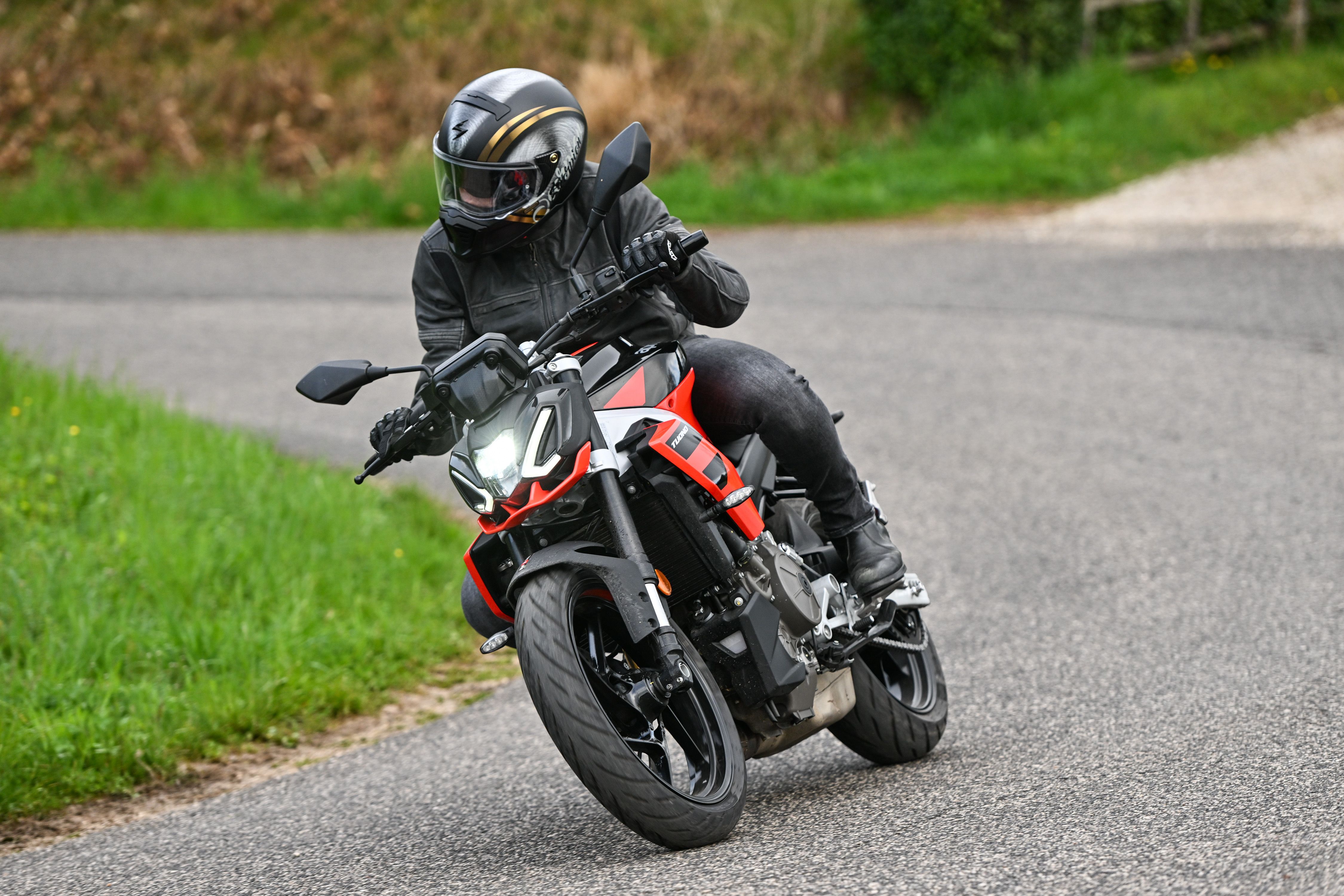 Aprilia Tuono 457 accion (27)