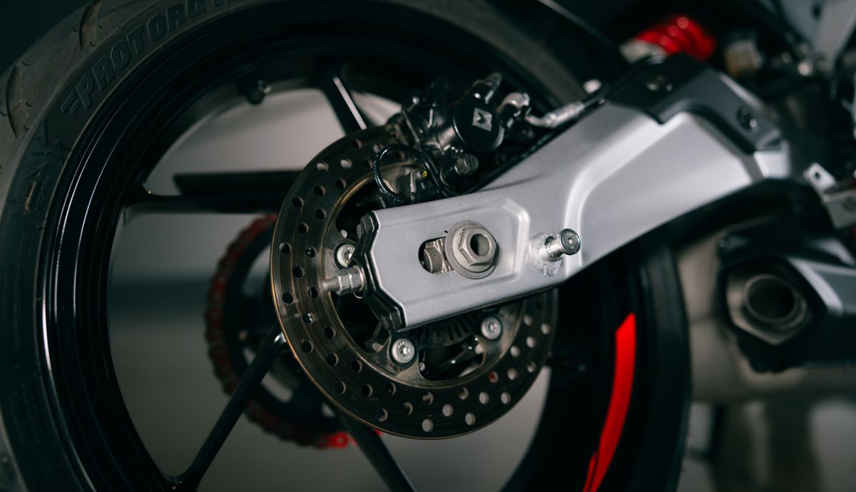Aprilia Tuono 457 detalles (9)