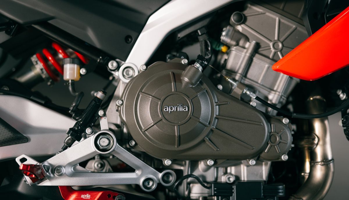 aprilia-tuono-457-detalles-5_7_1200x690.jpeg