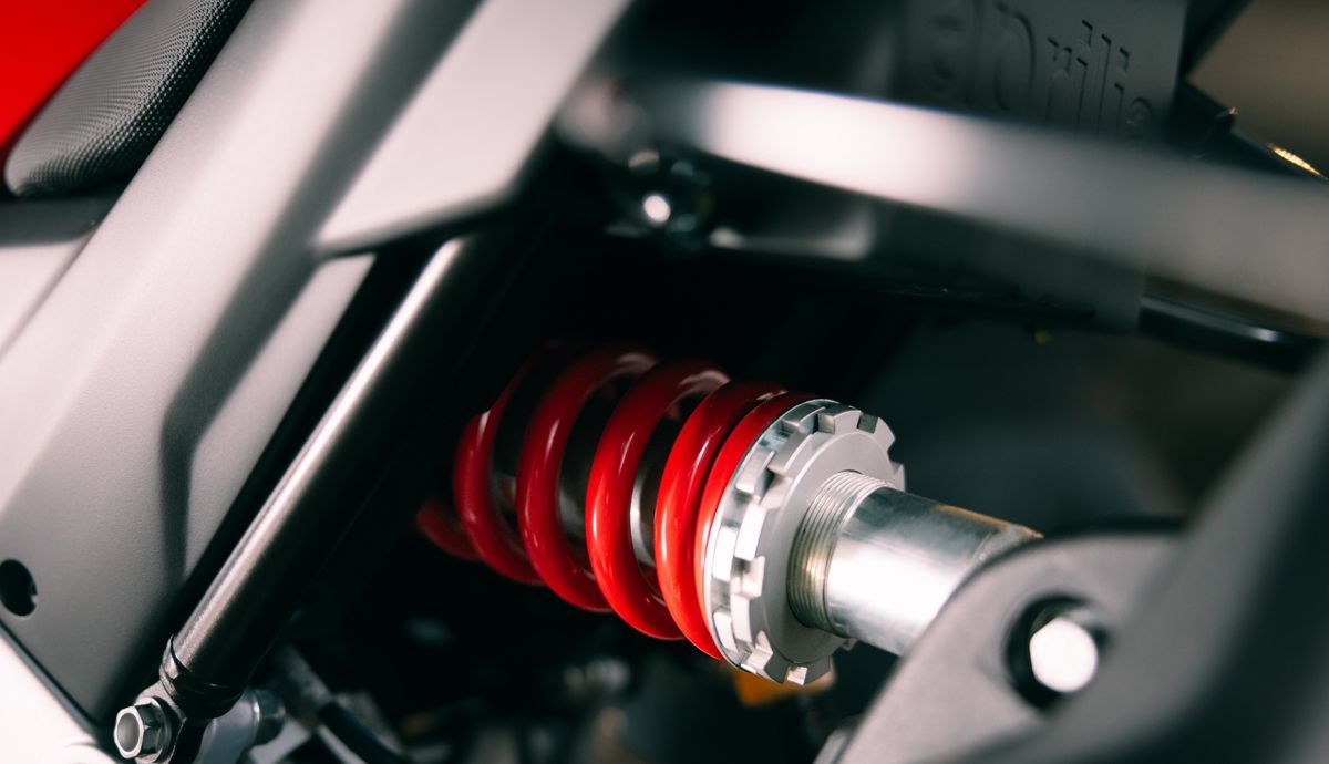 aprilia-tuono-457-detalles-16_7_1200x690.jpeg