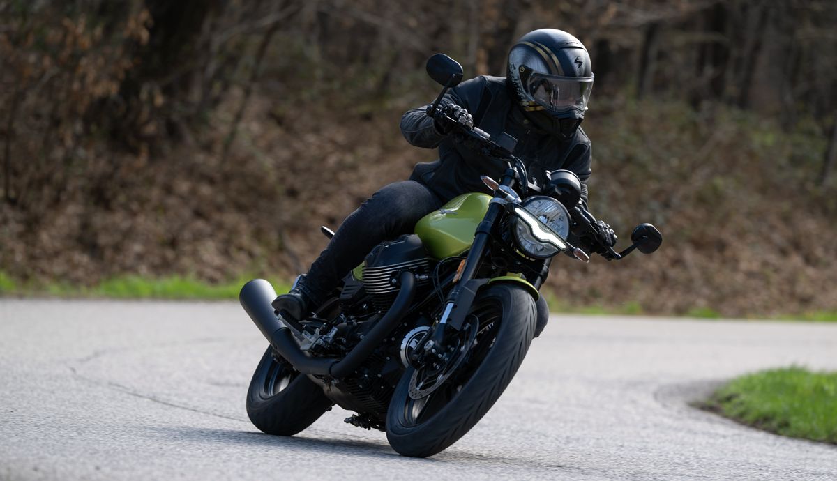 Moto Guzzi V7 Sport accion (27)