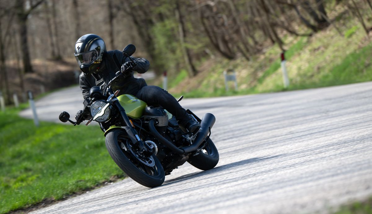 Moto Guzzi V7 Sport accion (31)