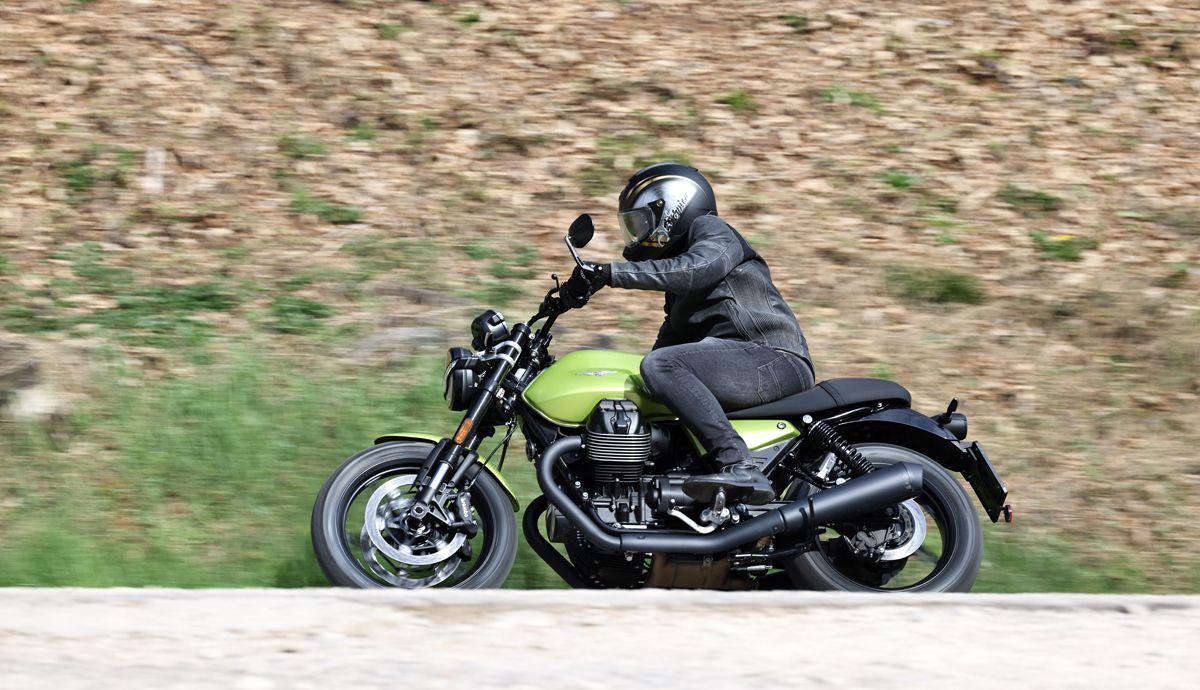Moto Guzzi V7 Sport accion (43)