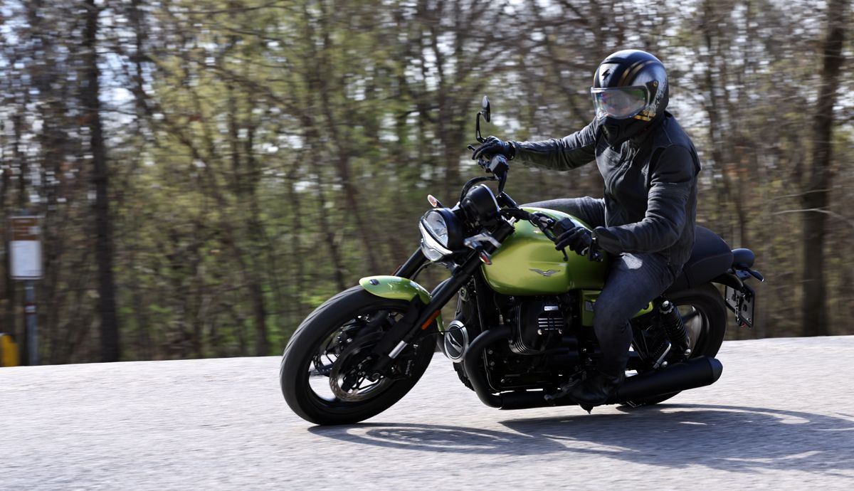 Moto Guzzi V7 Sport accion (96)