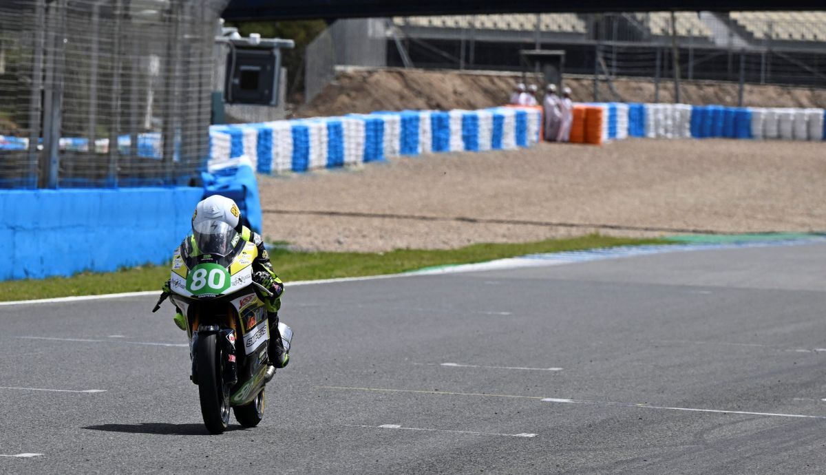 Marcos Vinagre ha dominado Moto4 con puño de hierro en Jerez Marcos Vinagre ha dominado Moto4 con puño de hierro en Jerez