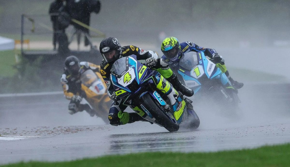 Josh Hayes se impuso ante Mathew Scholtz para elevar a 89 su récord de victorias en el MotoAmerica