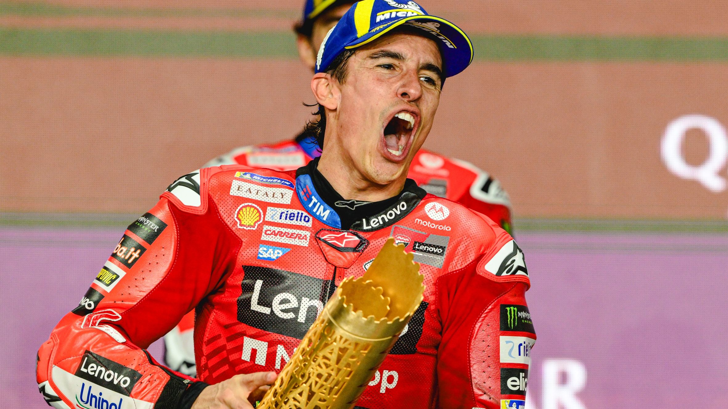 Marc Márquez celebra su victoria en el Gran Premio de Qatar de MotoGP 2025