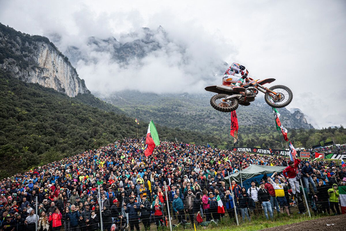 Andrea Adamo gana en MX2 en Trentino, Italia. 