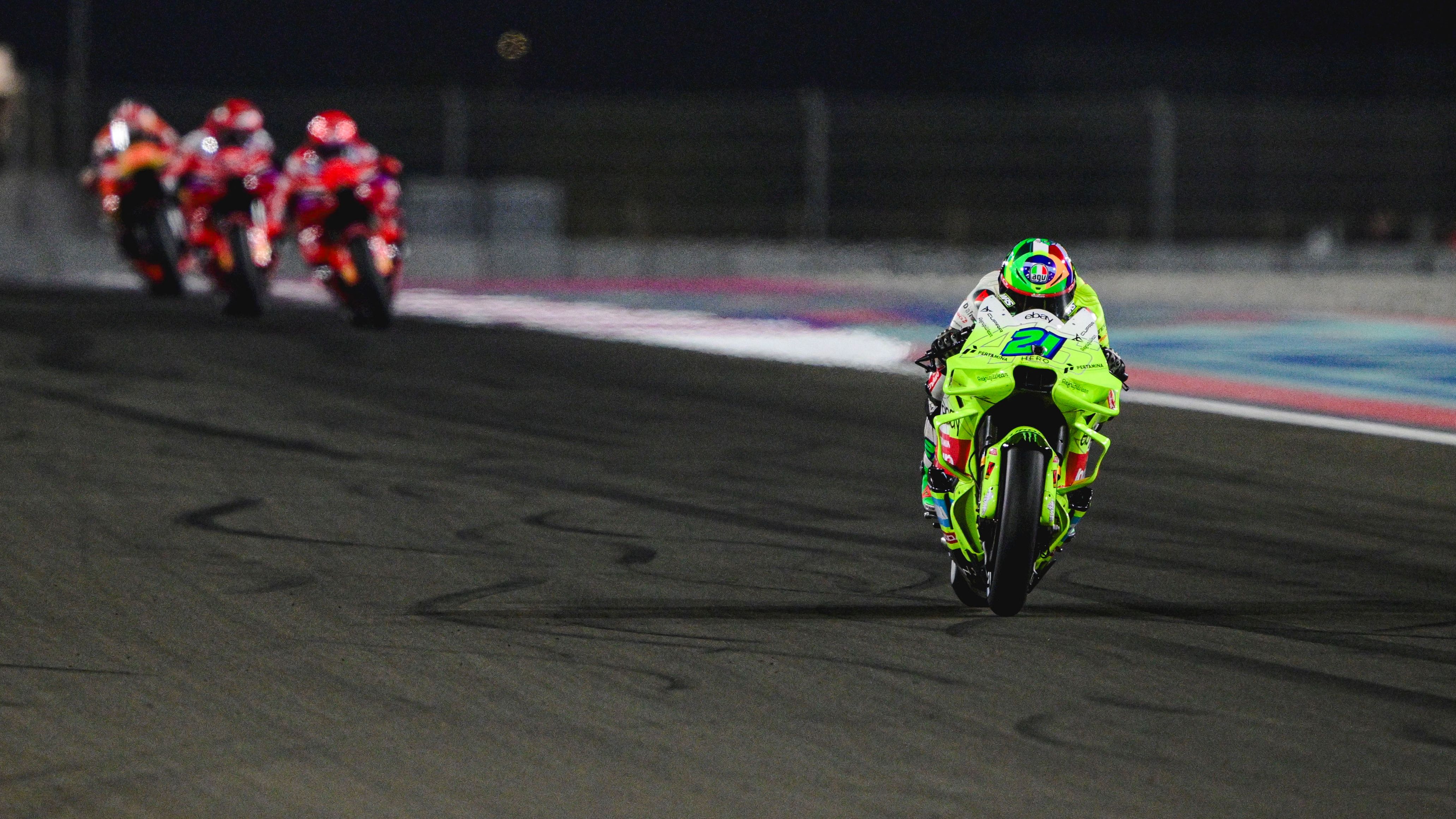 Franco Morbidelli se escapa de sus perseguidores, MotoGP Qatar 2025