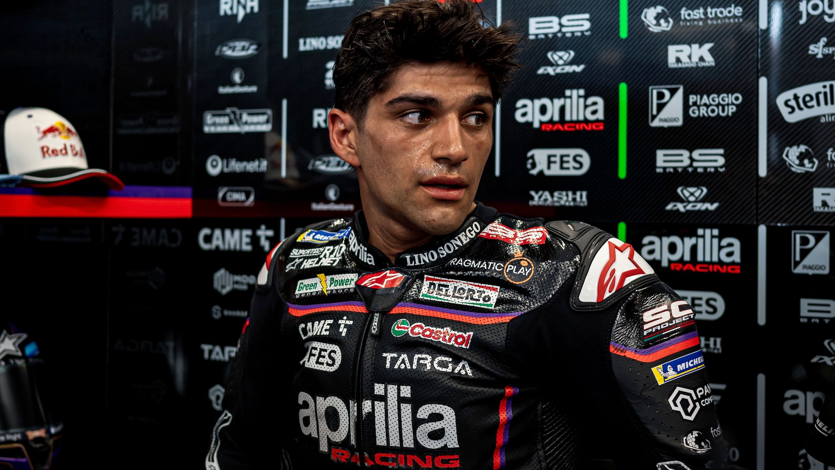 Jorge Martín continúa ingresado en la UCI pero evoluciona favorablemente