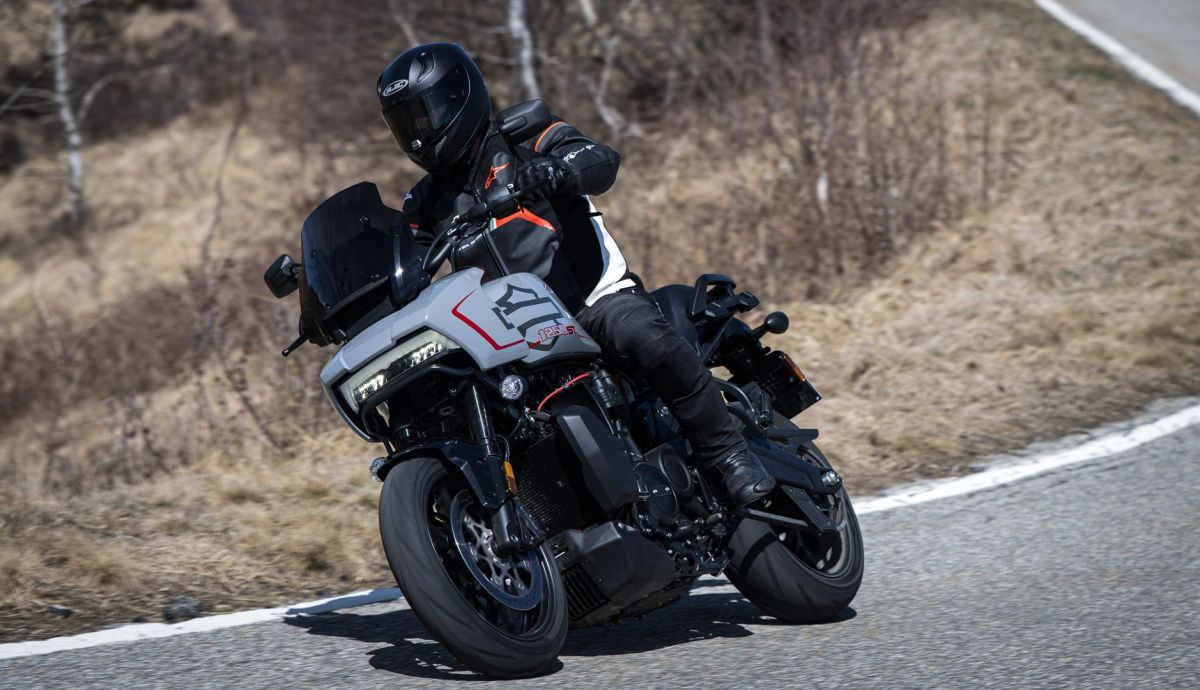harley-davidson-pan-america-1250-st-2025-accion-23_7_1200x690.jpeg
