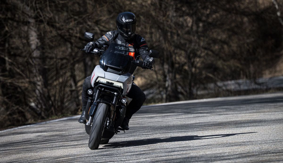 harley-davidson-pan-america-1250-st-2025-accion-3_7_1200x690.jpeg