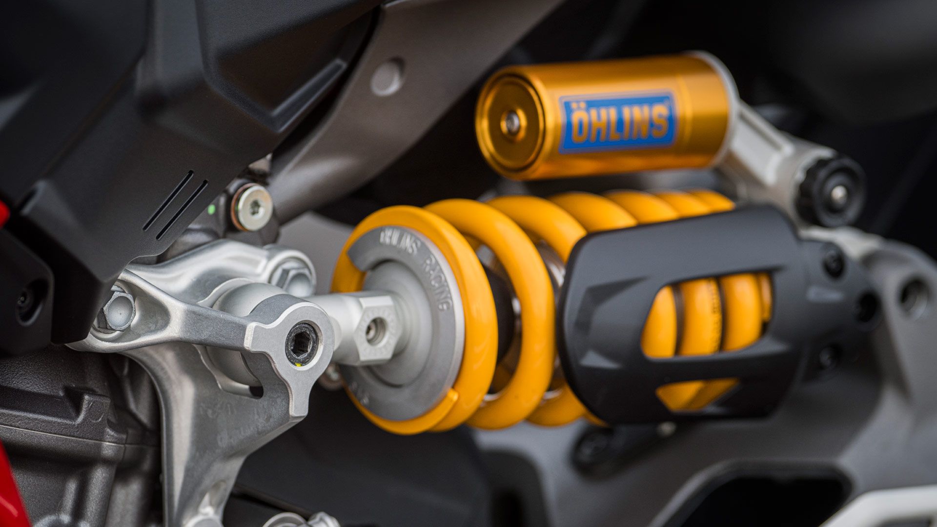 Ducati Panigale V2 S 2025 Detalles (9)