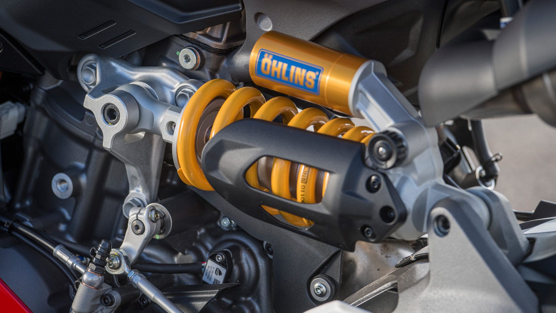 Ducati Panigale V2 S 2025 Detalles (18)
