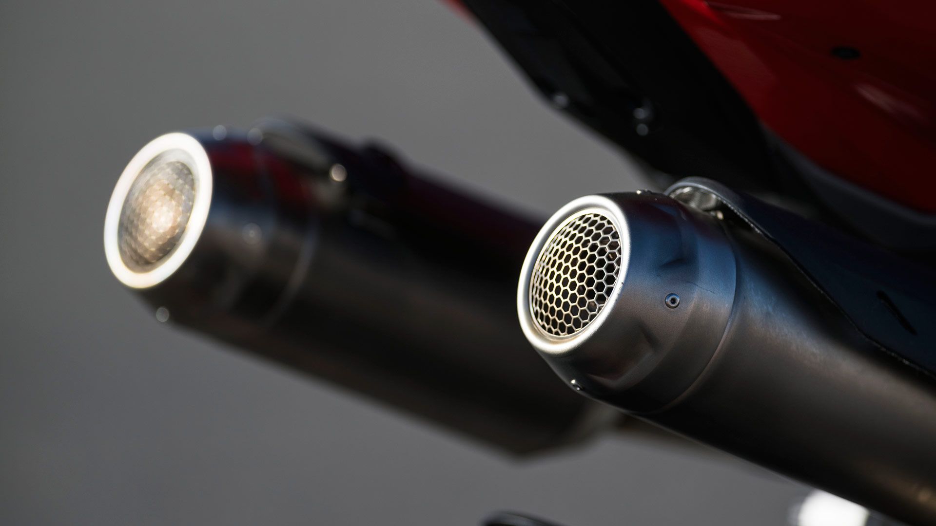 Ducati Panigale V2 S 2025 Detalles (19)