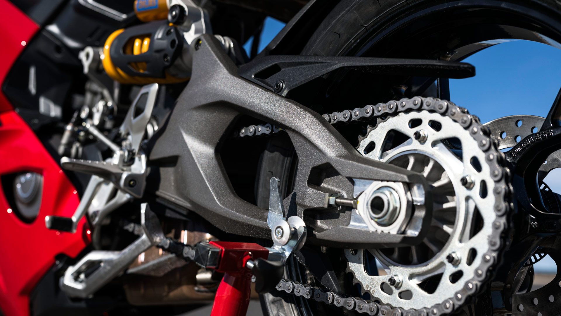 Ducati Panigale V2 S 2025 Detalles (20)