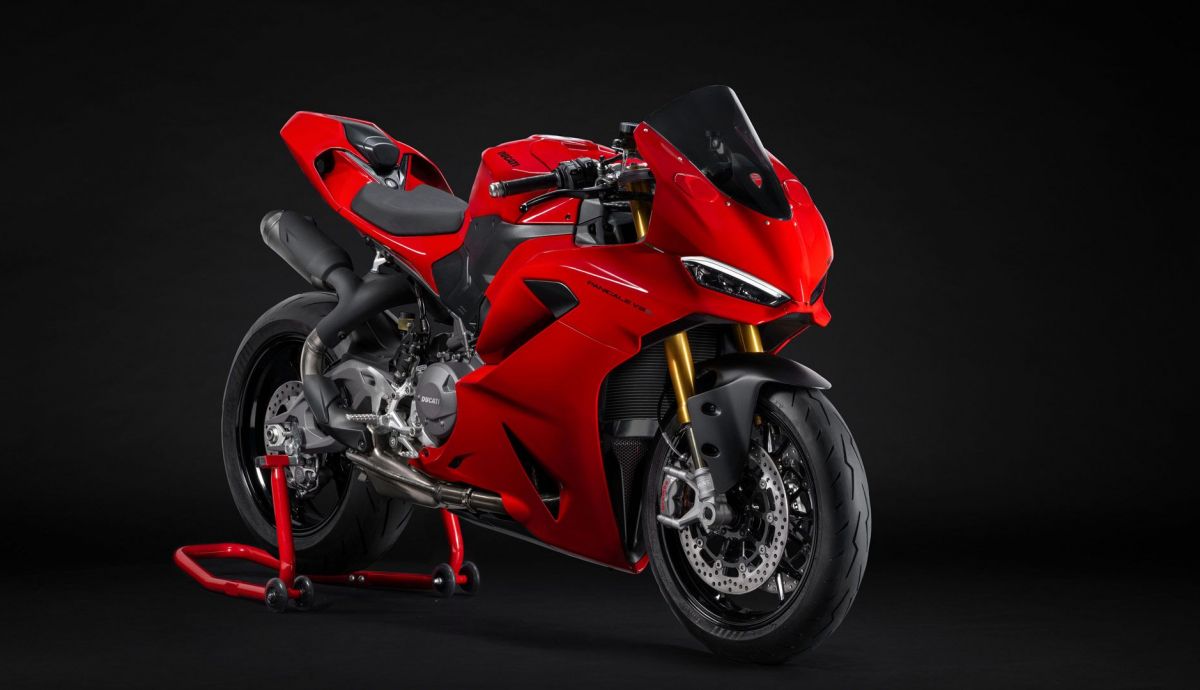 ducati-panigale-v2-s-2025-estudio-4_7_1200x690.jpeg