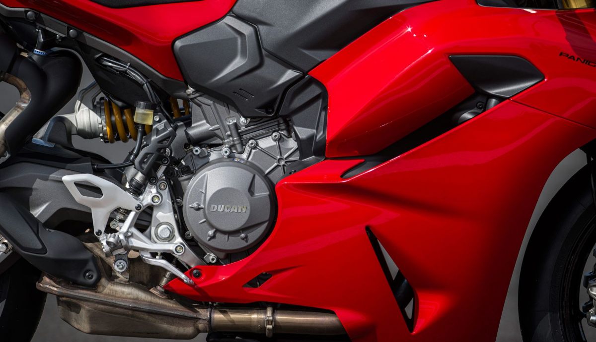 ducati-panigale-v2-s-2025-detalles-10_7_1200x690.jpeg