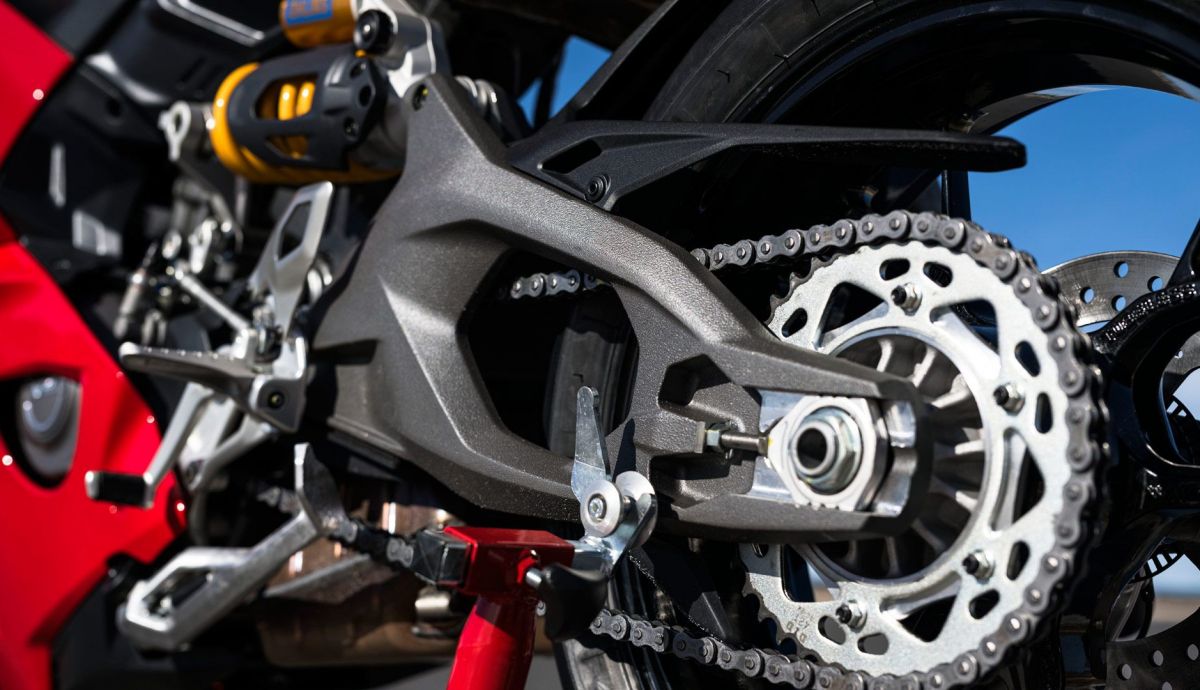 ducati-panigale-v2-s-2025-detalles-20_7_1200x690.jpeg