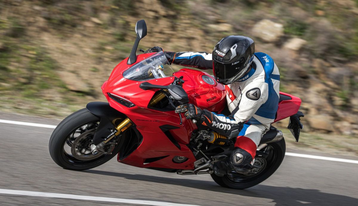 ducati-panigale-v2-2025-accion-8_7_1200x690.jpeg