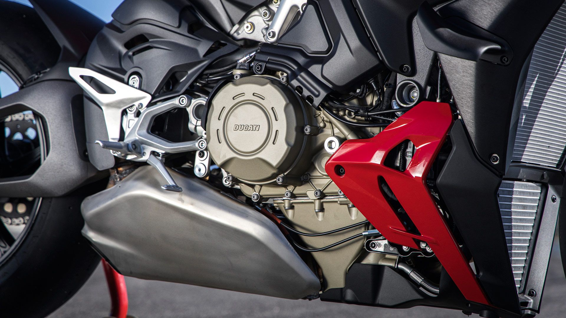 Ducati Streetfighter V4S 2025 Detalles (1)