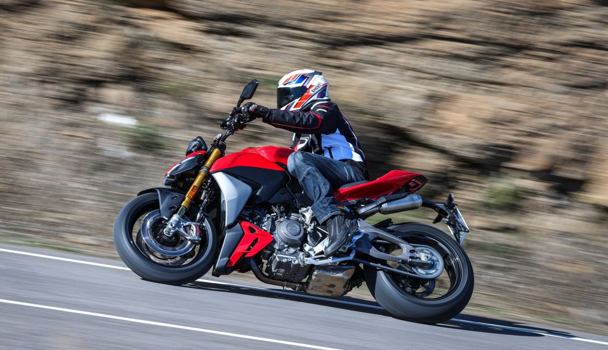 ducati-streetfighter-v2s-2025-accion-90_7_1200x690.jpeg