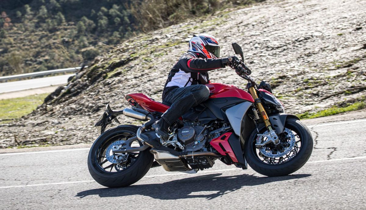 ducati-streetfighter-v2s-2025-accion-9_7_1200x690.jpeg