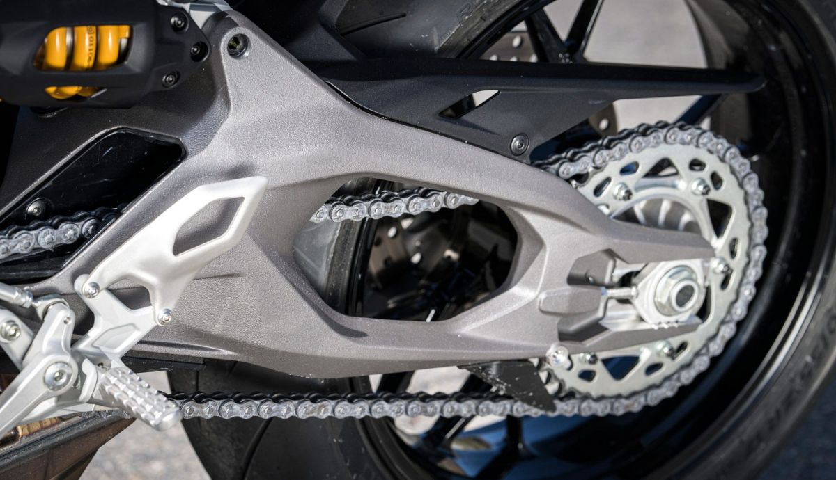 ducati-streetfighter-v2s-2025-detalles-15_7_1200x690.jpeg