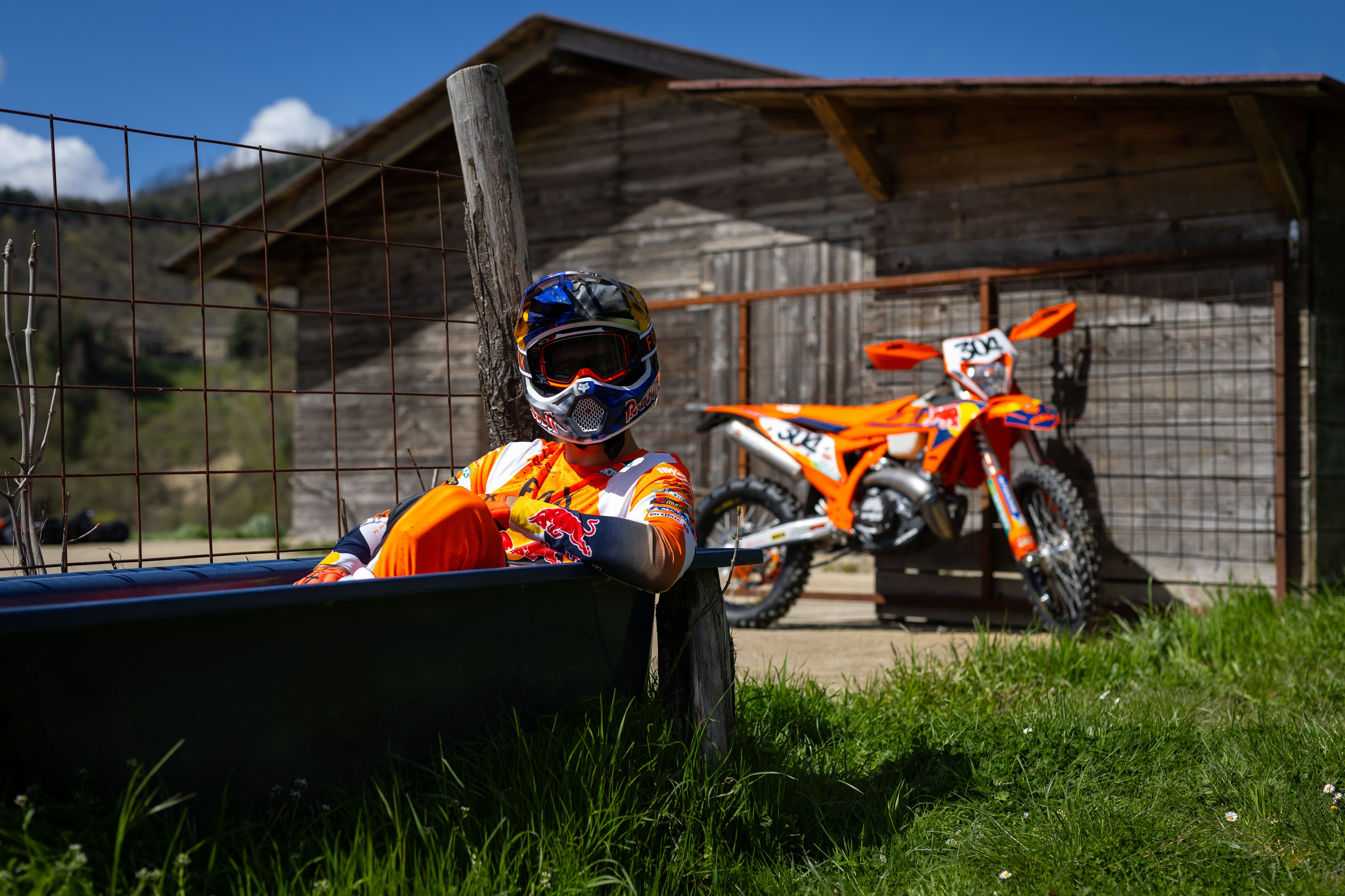 Compra una KTM EXC 2025 y gana una experiencia VIP en el Red Bull Erzbergrodeo