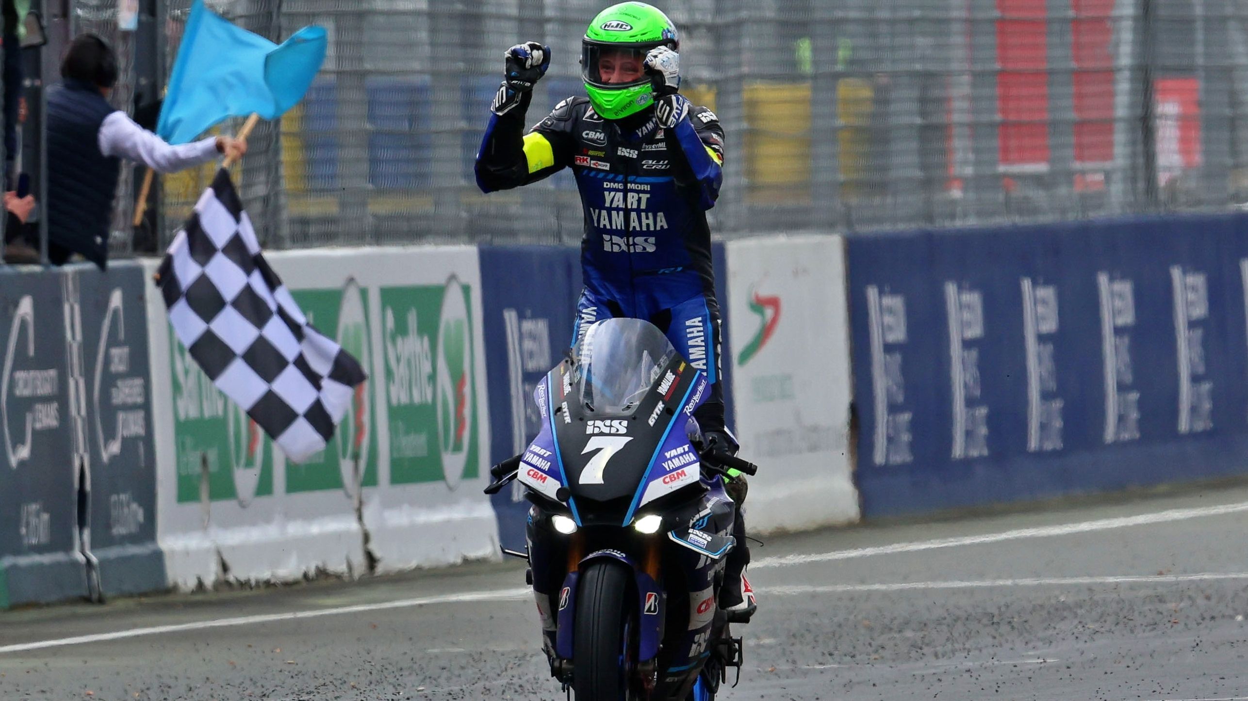 Marvin Fritz entra en meta y le da al YART la victoria en las 24 heures motos 2025
